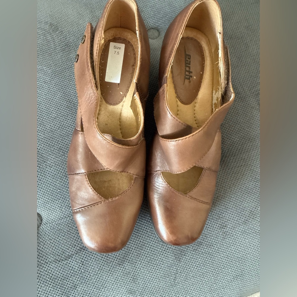 Earth Women's Tan Leather‎ Flats